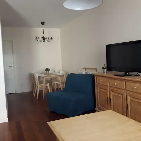 En C/ Peroneros * Latas